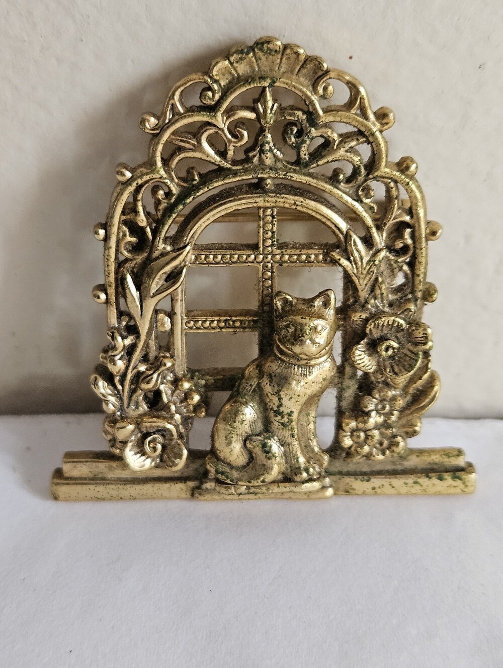 1928 Jewelry Co. Gold Tone Cat In Window Brooch Pin Vintage Openwork Filigree.